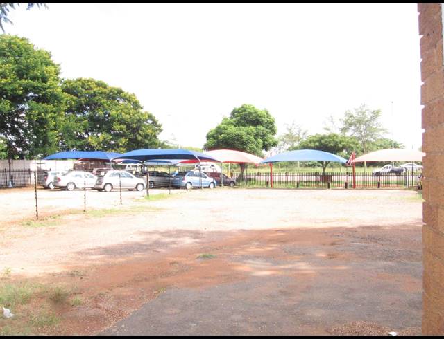 574M² RETAIL TO LET IN MONTANA PARK